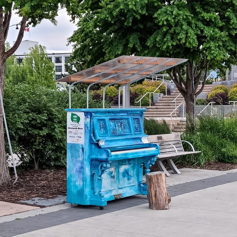 Kelowna waterfront promenade